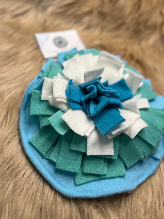 Handgefertigter Schnüffelteppich weiß, petrol, mint - 25 cm - Lucky Dog Shop